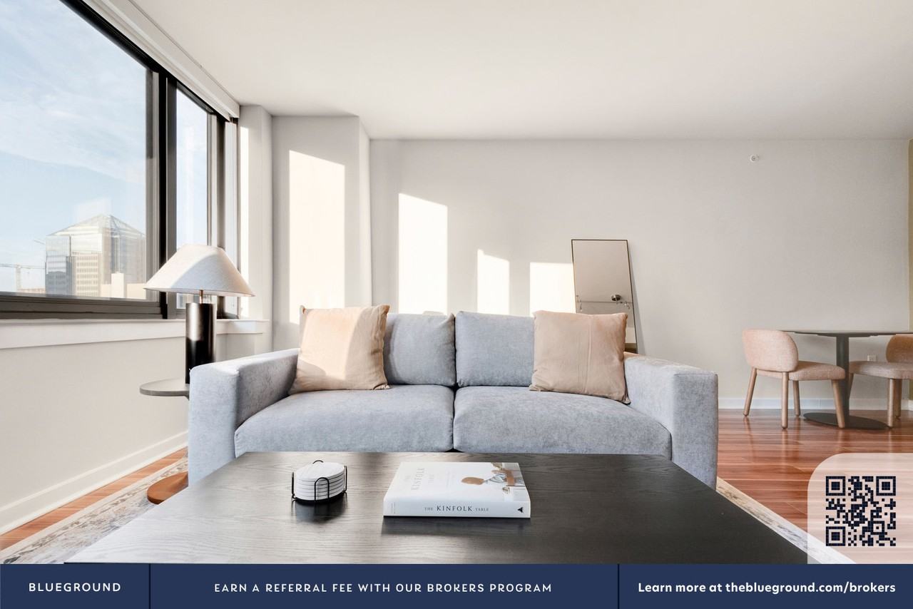 1510 Clarendon Boulevard - Photo 5 of 35