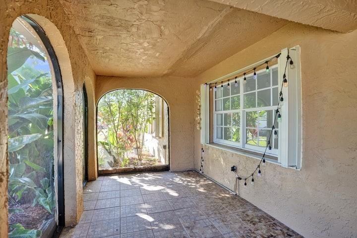 22335 Boulder Street - Photo 2 of 8