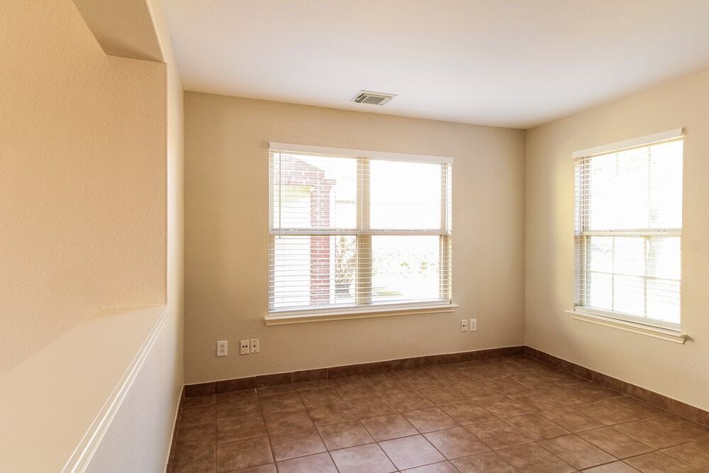 29415 Legends Hill Dr - Photo 4 of 14