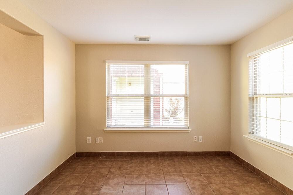 29415 Legends Hill Dr - Photo 5 of 14