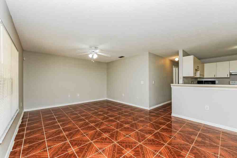 10404 Summerview Cir - Photo 3 of 16