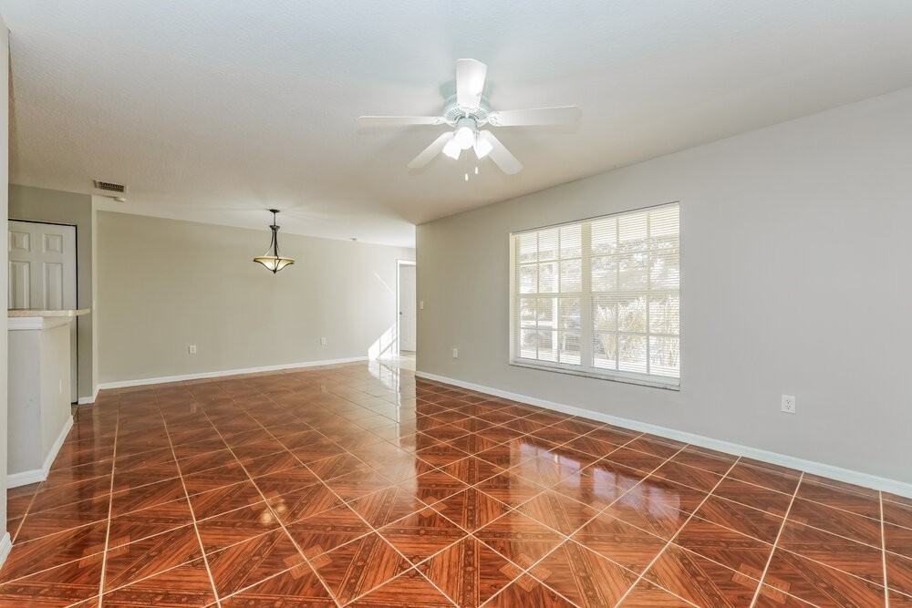 10404 Summerview Cir - Photo 4 of 16