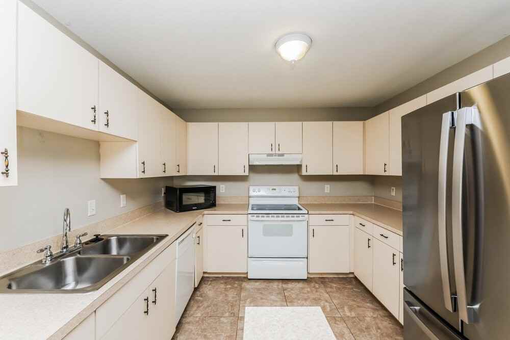 10404 Summerview Cir - Photo 7 of 16