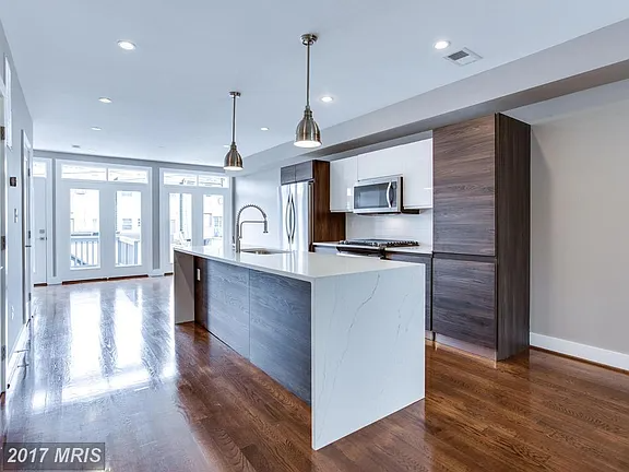 1335 Childress St Ne - Photo 3 of 20