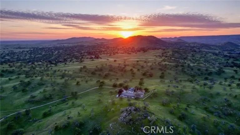 28193 Teresa Springs Road - Photo 4 of 9