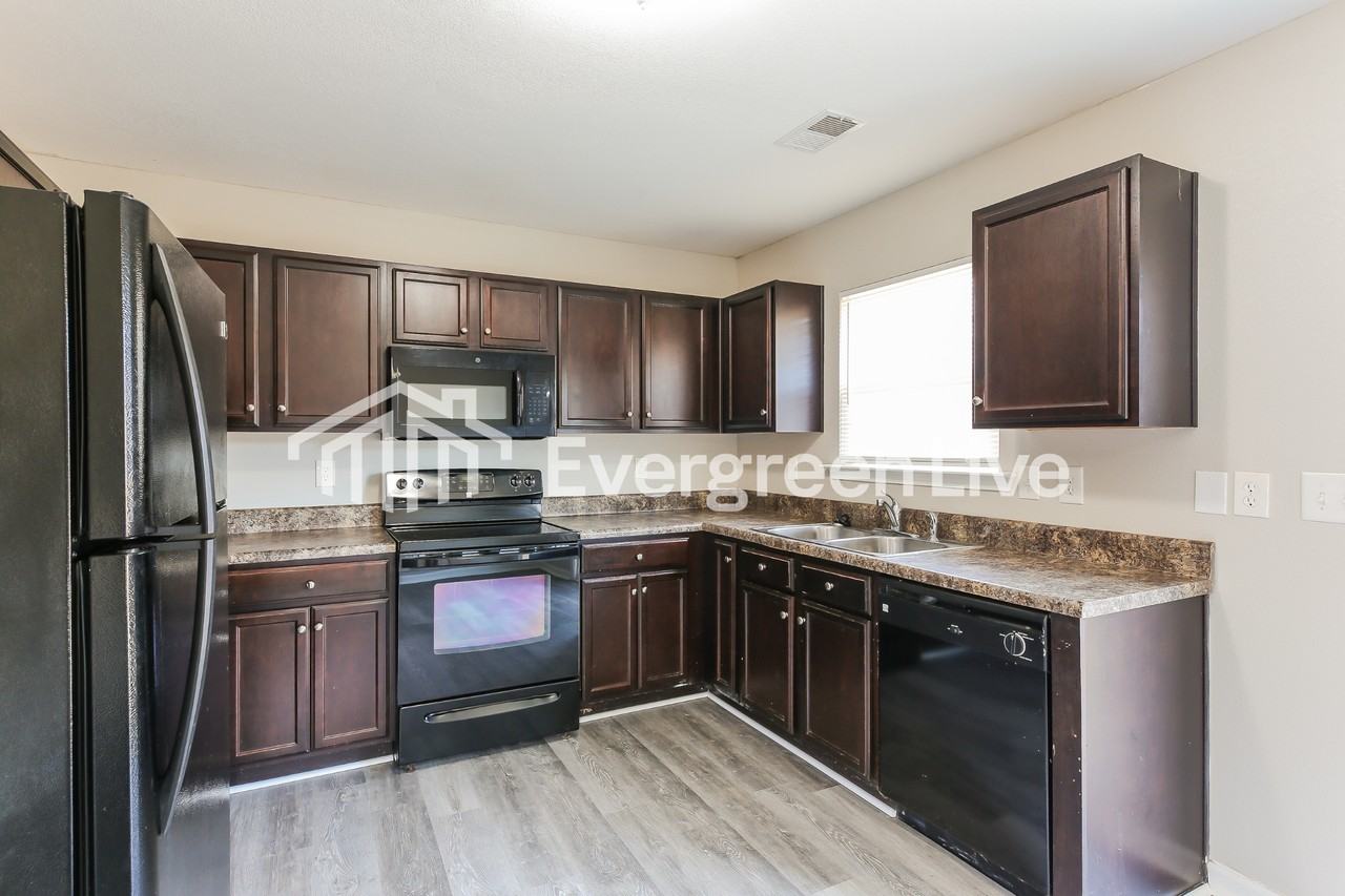 945 Slow Creek Ct - Photo 7 of 16