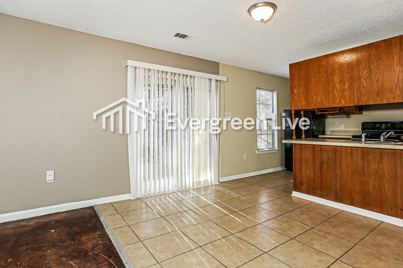 2906 Elam St - Photo 7 of 16