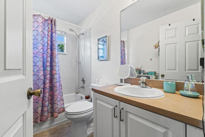 318 Se 23rd Ave - Photo 2 of 15