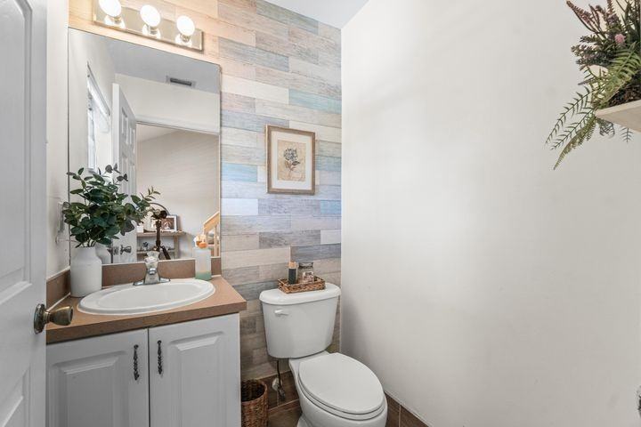 318 Se 23rd Ave - Photo 3 of 15