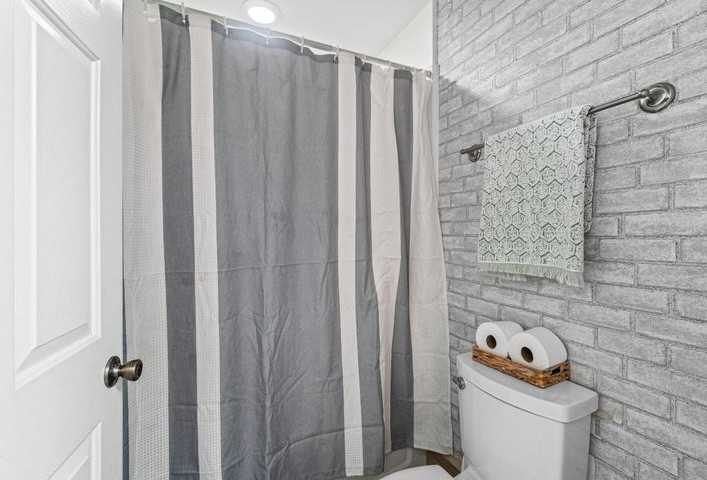 318 Se 23rd Ave - Photo 4 of 15