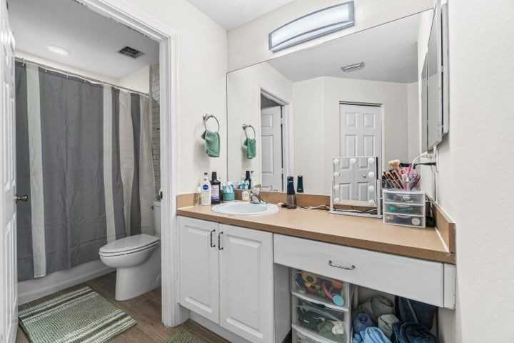 318 Se 23rd Ave - Photo 5 of 15