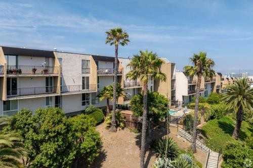 860 W 5th St #1X1 - Photo 2 of 20