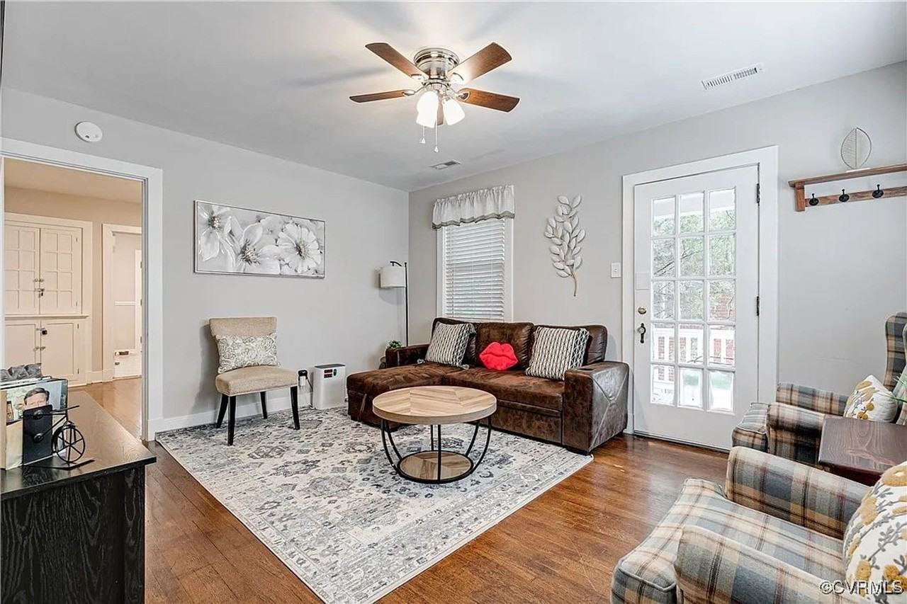 Charming 2-bedroom 1 bath - Photo 2 of 10