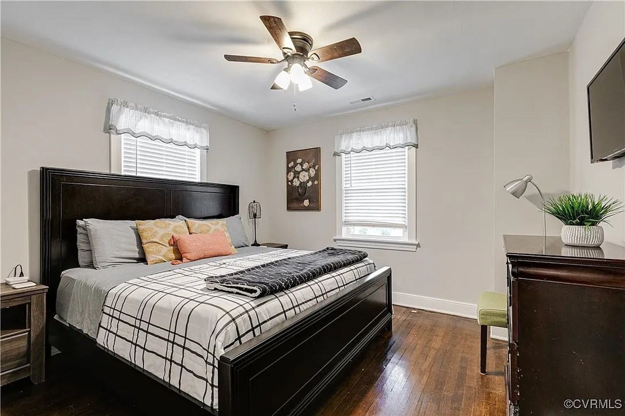 Charming 2-bedroom 1 bath - Photo 5 of 10