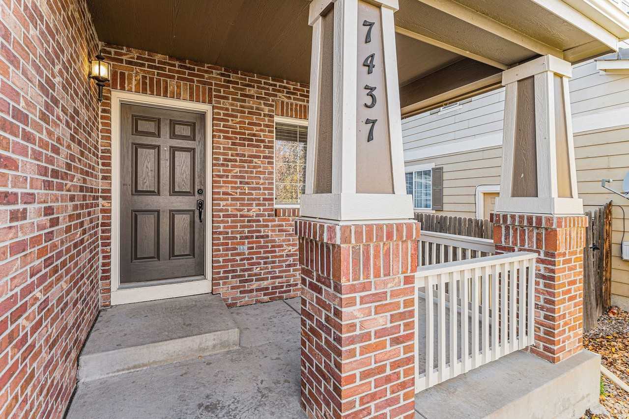 7437 S Memphis St - Photo 4 of 21