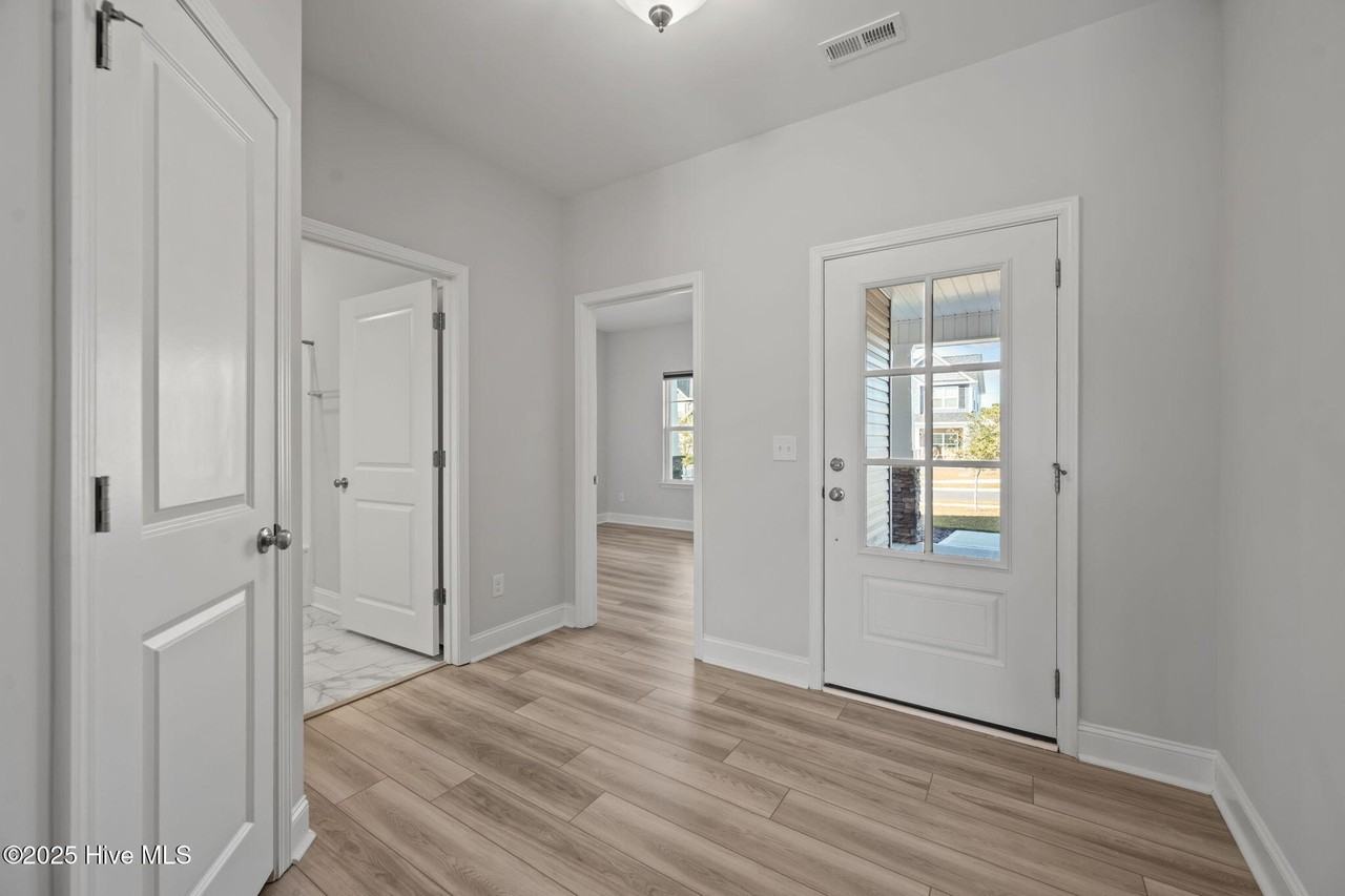 1022 Terraces Ln - Photo 3 of 34