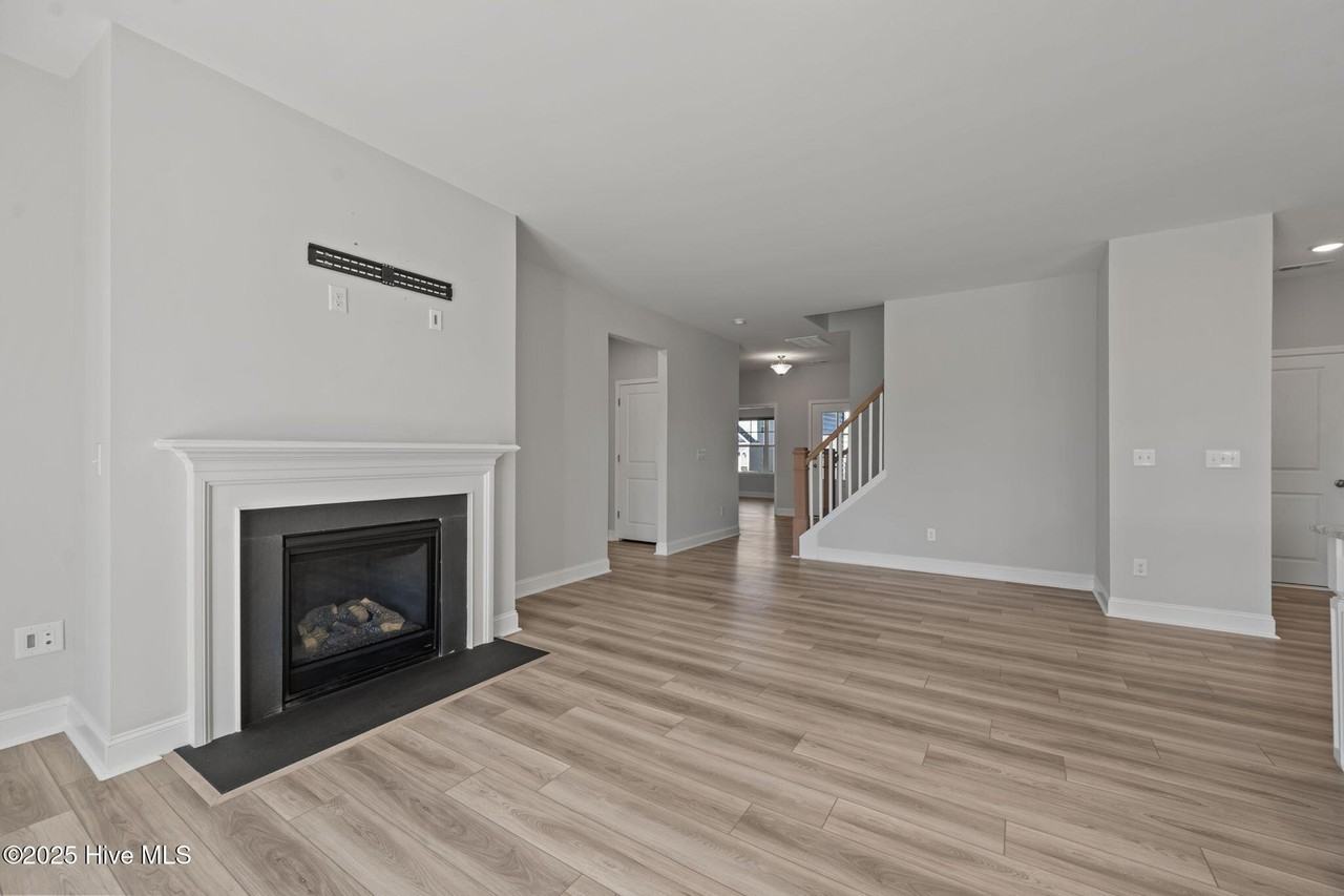 1022 Terraces Ln - Photo 5 of 34