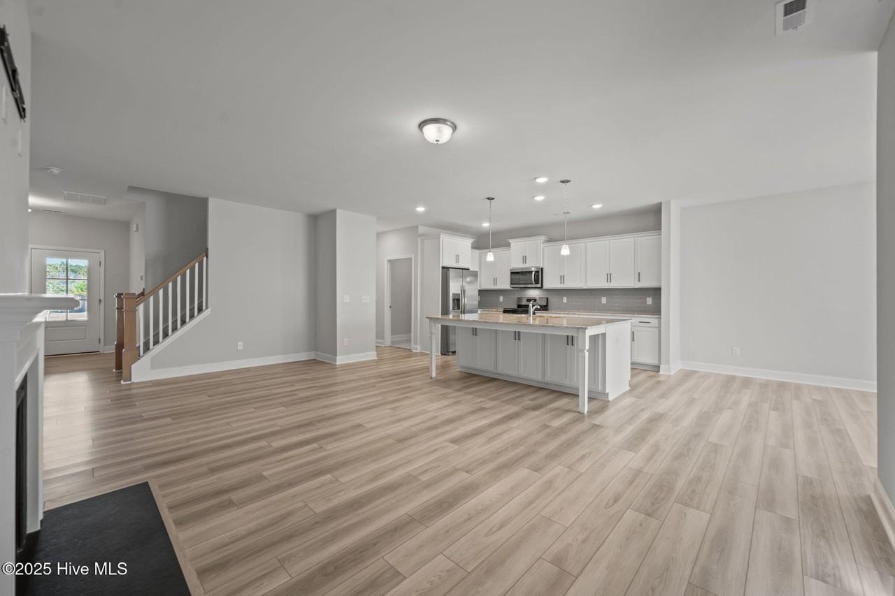 1022 Terraces Ln - Photo 7 of 34