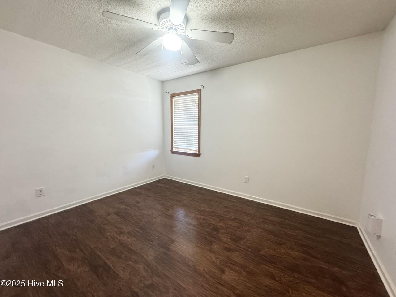 200 Dramtree Dr - Photo 5 of 13