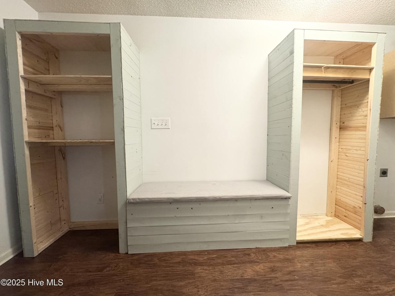 200 Dramtree Dr - Photo 6 of 13