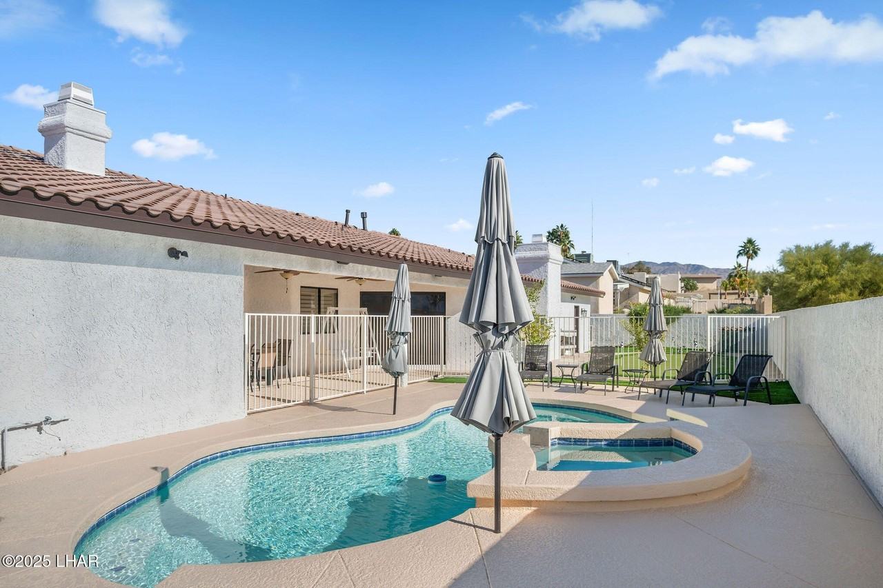 2420 Demaret Dr - Photo 2 of 20