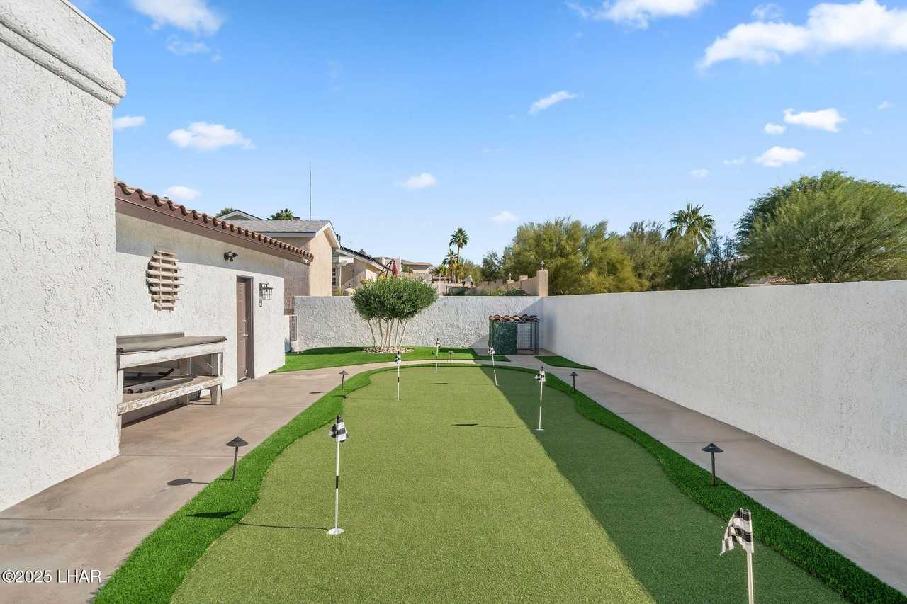 2420 Demaret Dr - Photo 3 of 20