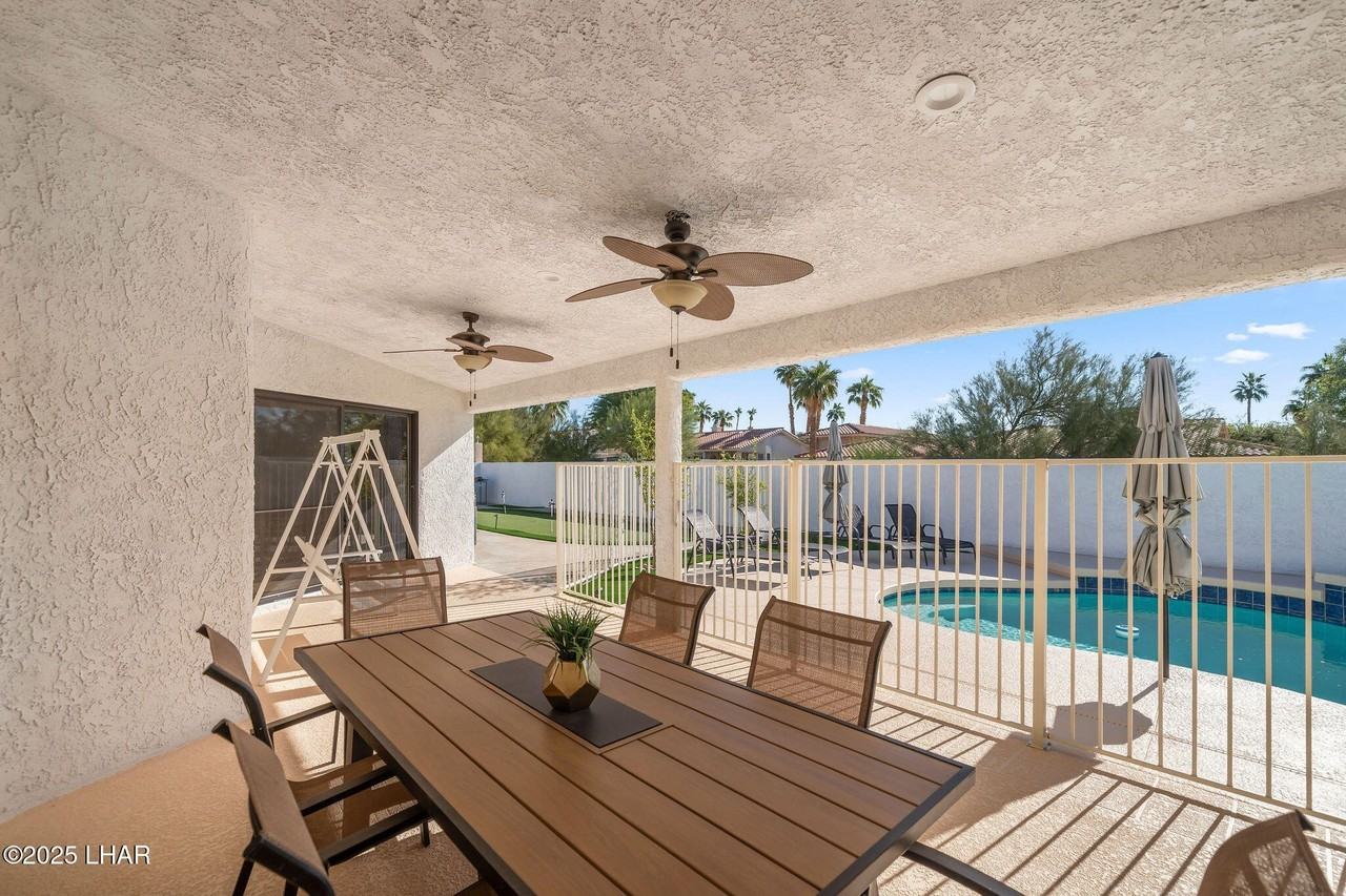 2420 Demaret Dr - Photo 4 of 20