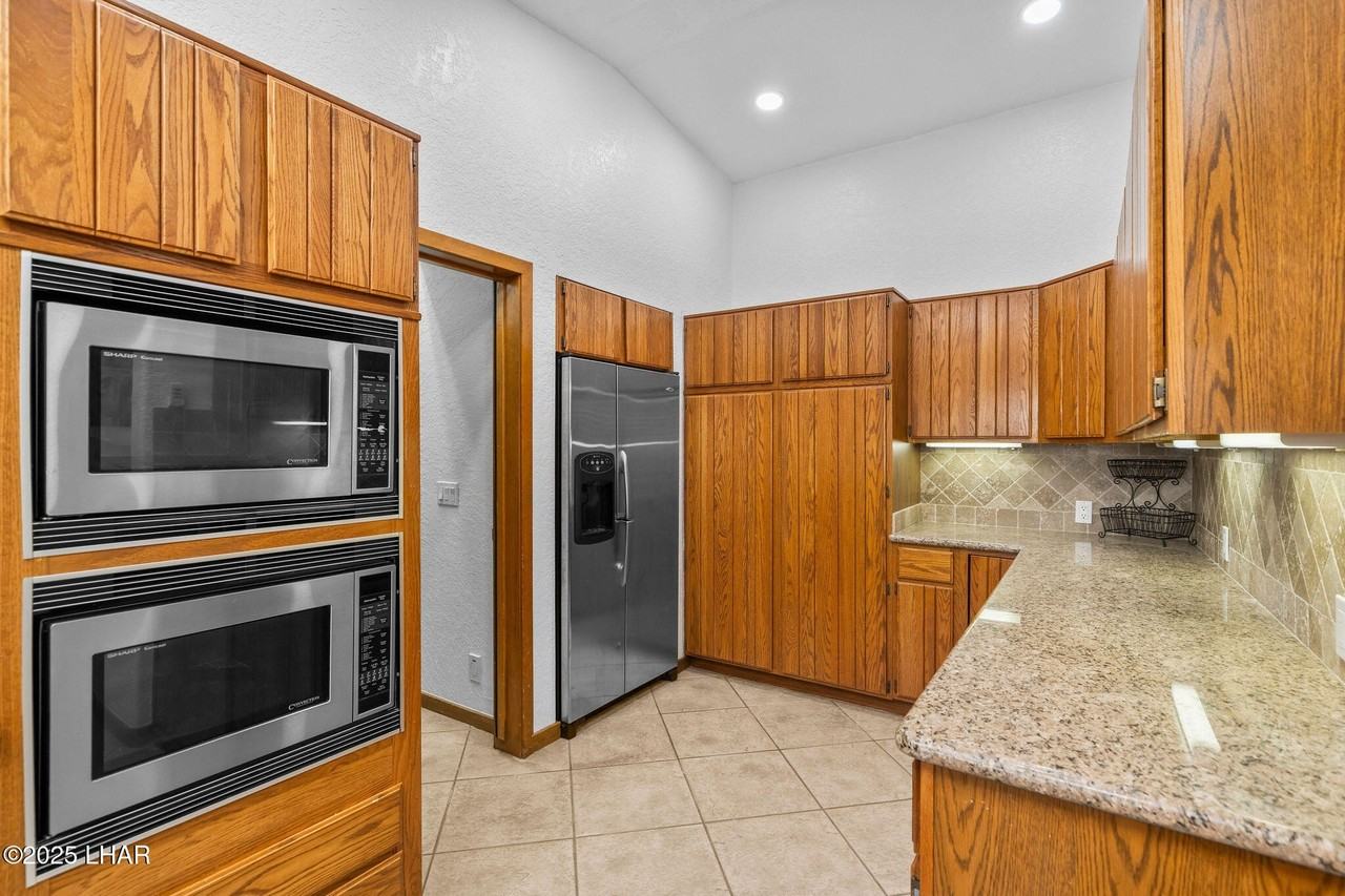 2420 Demaret Dr - Photo 5 of 20