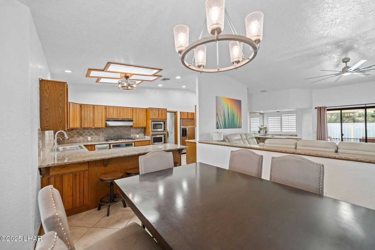 2420 Demaret Dr - Photo 7 of 20