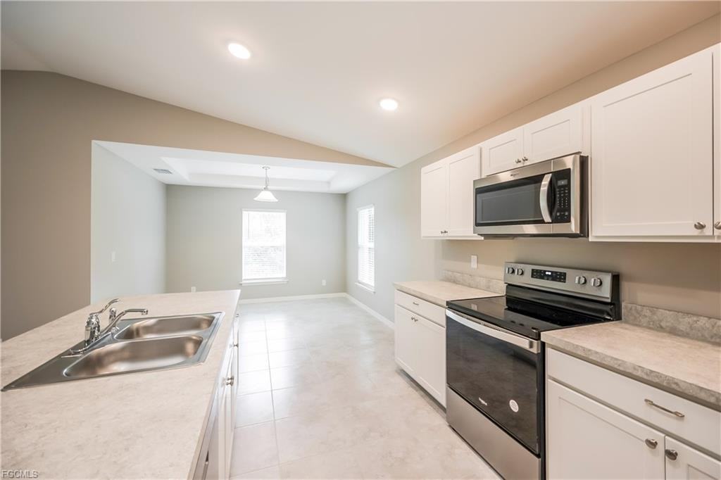 3317 63rd St W - Photo 3 of 8