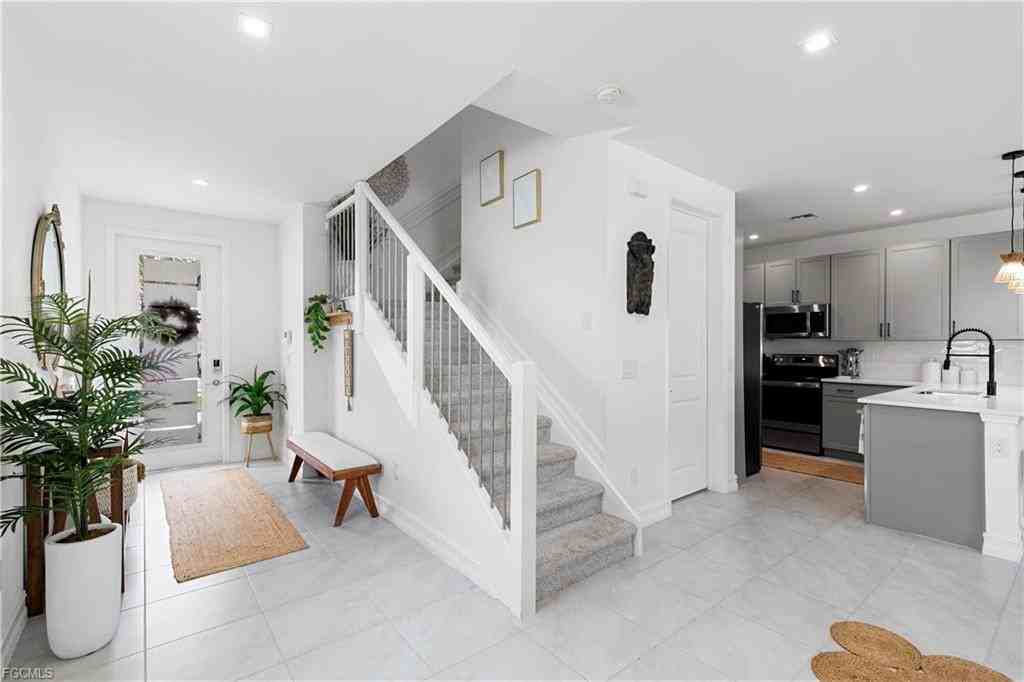 7578 Rockefeller Dr - Photo 4 of 8