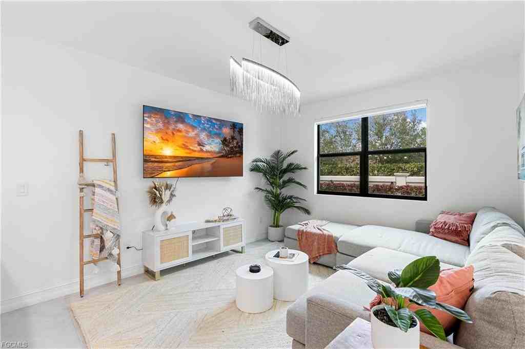 7578 Rockefeller Dr - Photo 7 of 8