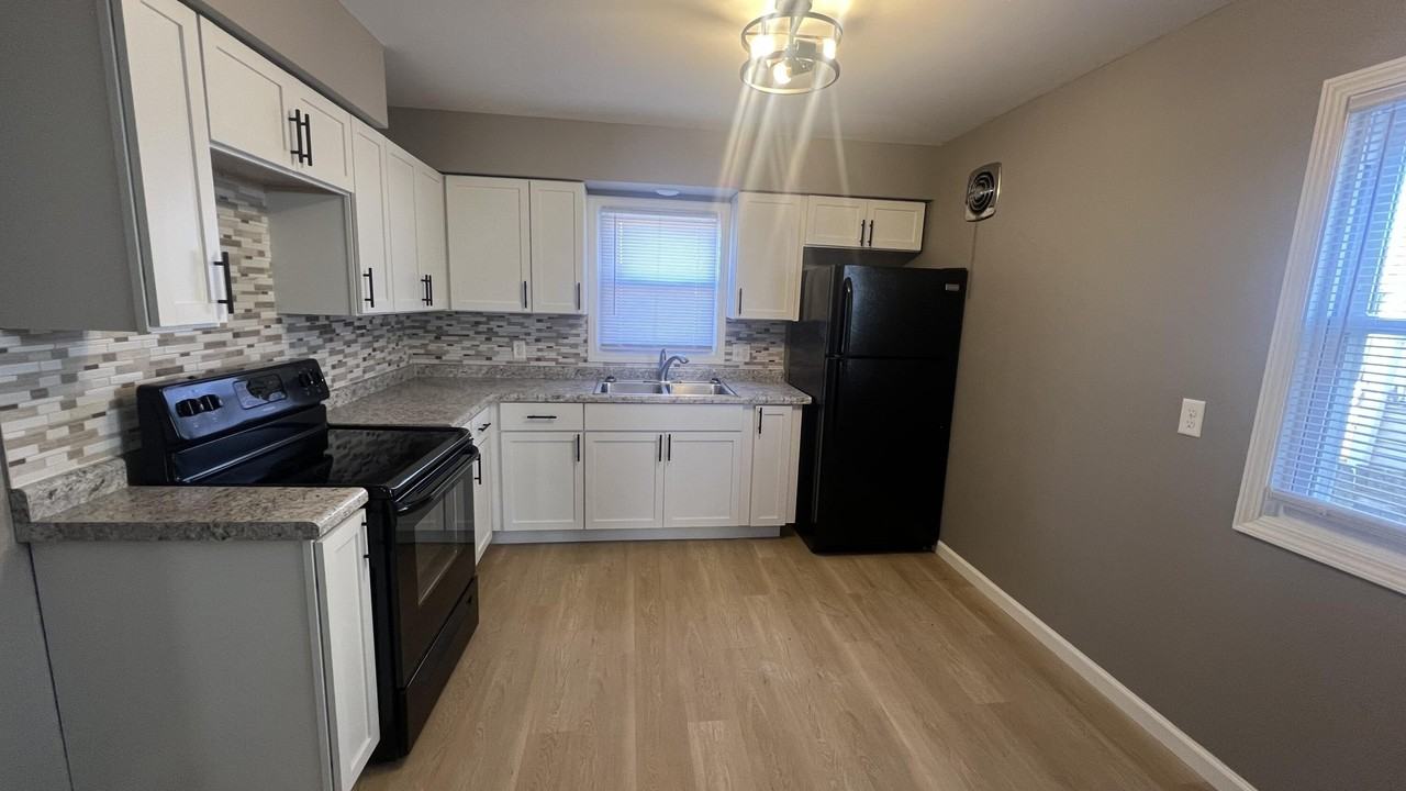 5922 N 84th St - Photo 3 of 24