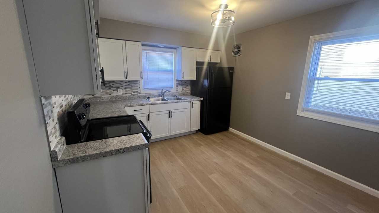 5922 N 84th St - Photo 4 of 24