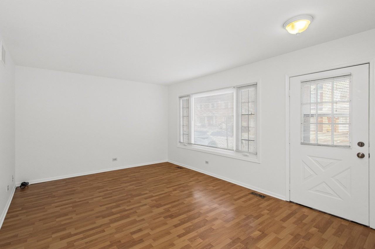 2122 Rugen Rd #C - Photo 2 of 19