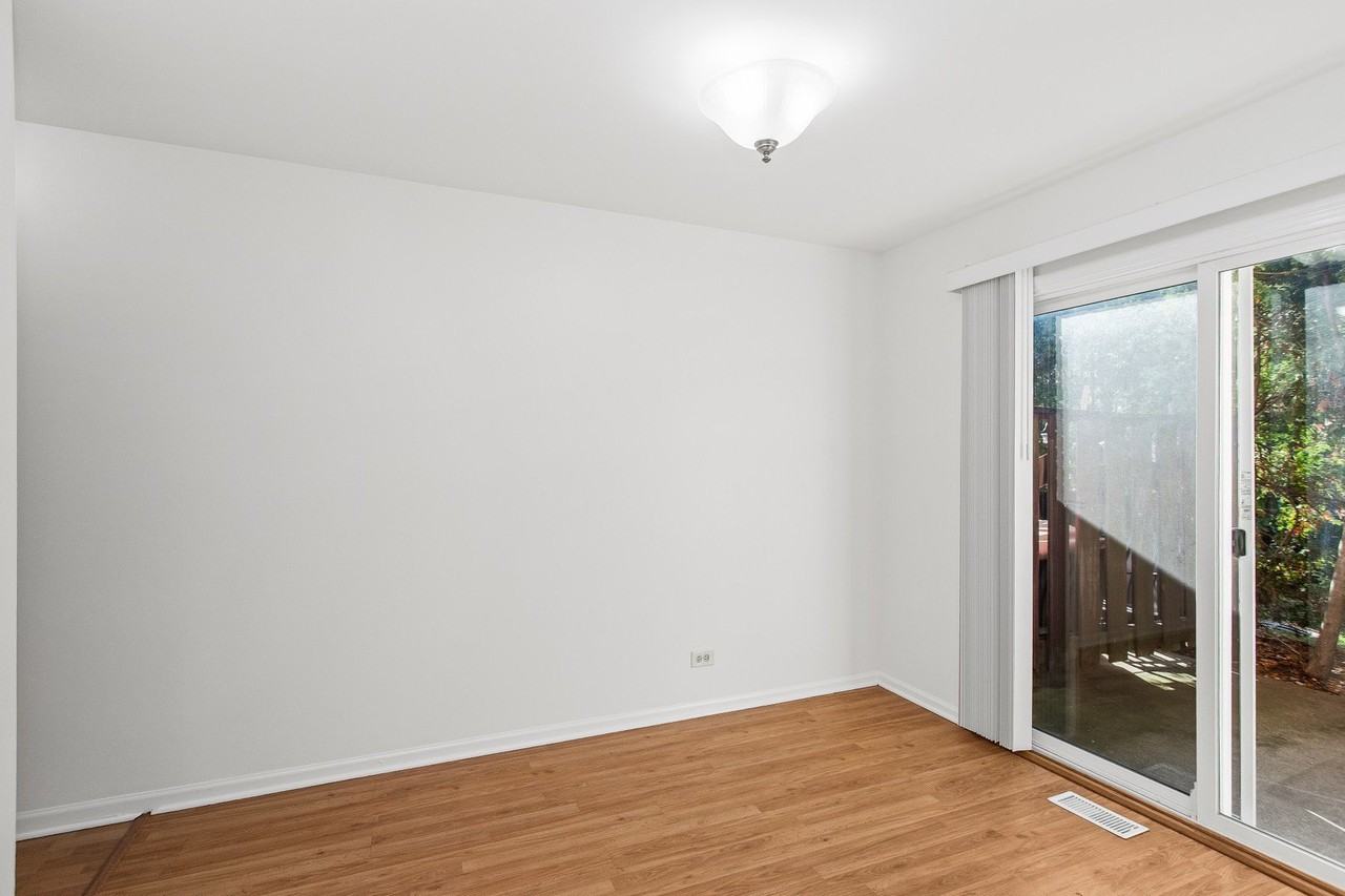 2122 Rugen Rd #C - Photo 4 of 19