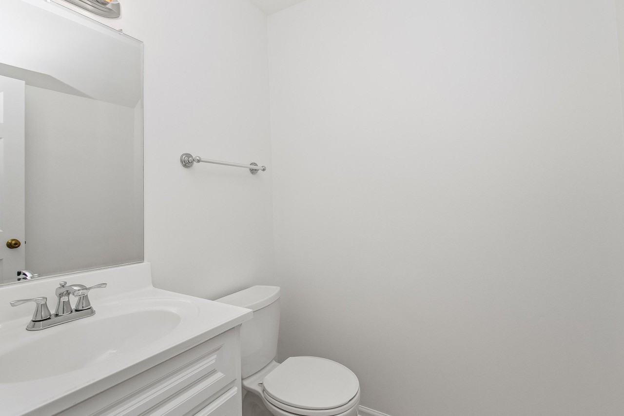 2122 Rugen Rd #C - Photo 7 of 19