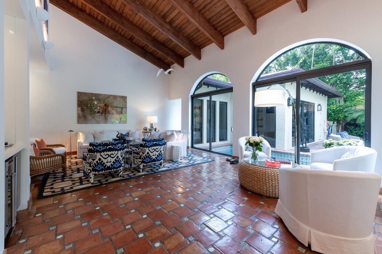 264 Everglade Ave - Photo 3 of 18