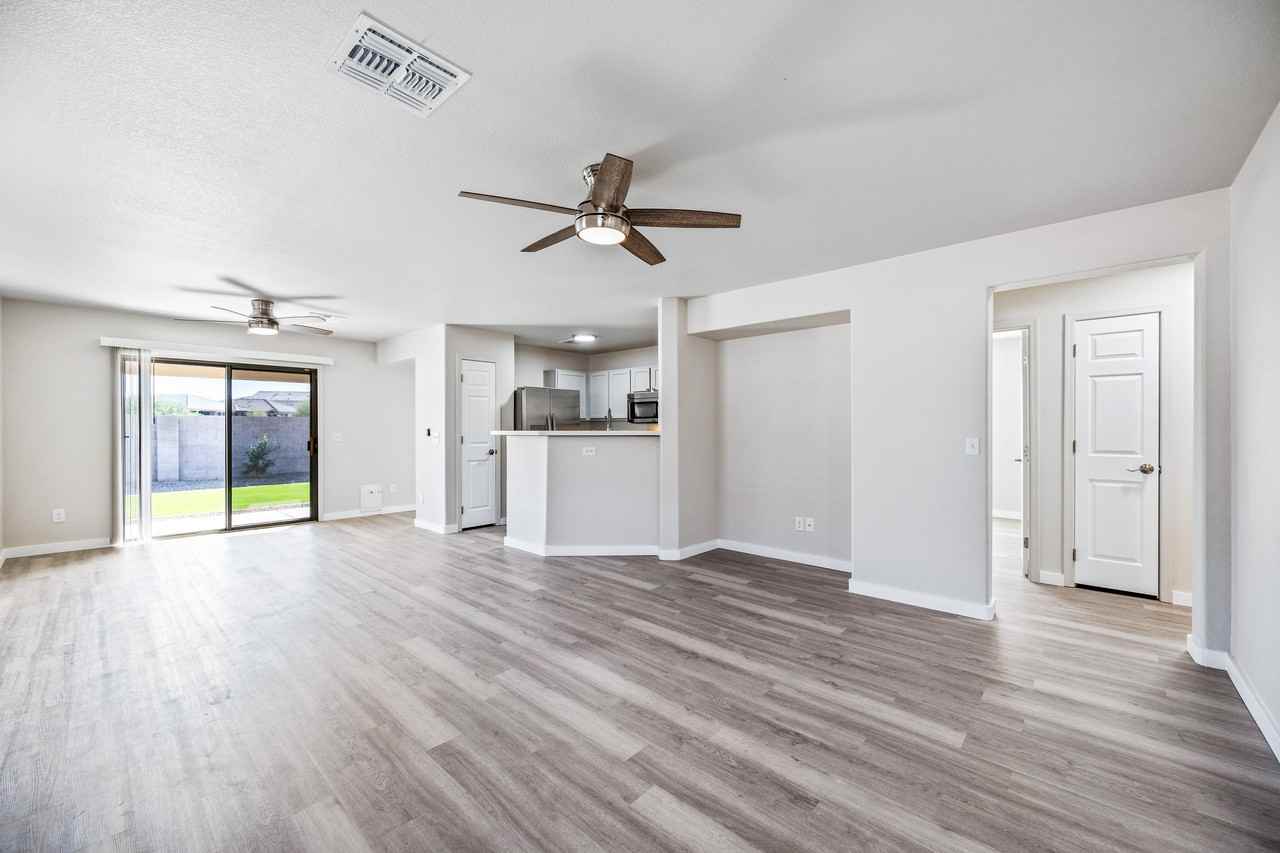 2051 West Kristina Avenue - Photo 4 of 22