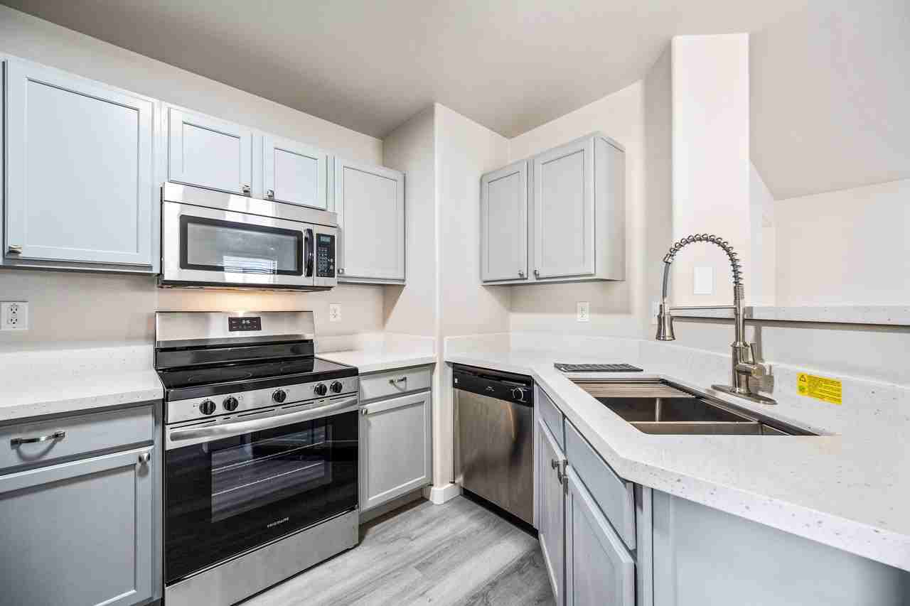 2051 West Kristina Avenue - Photo 7 of 22