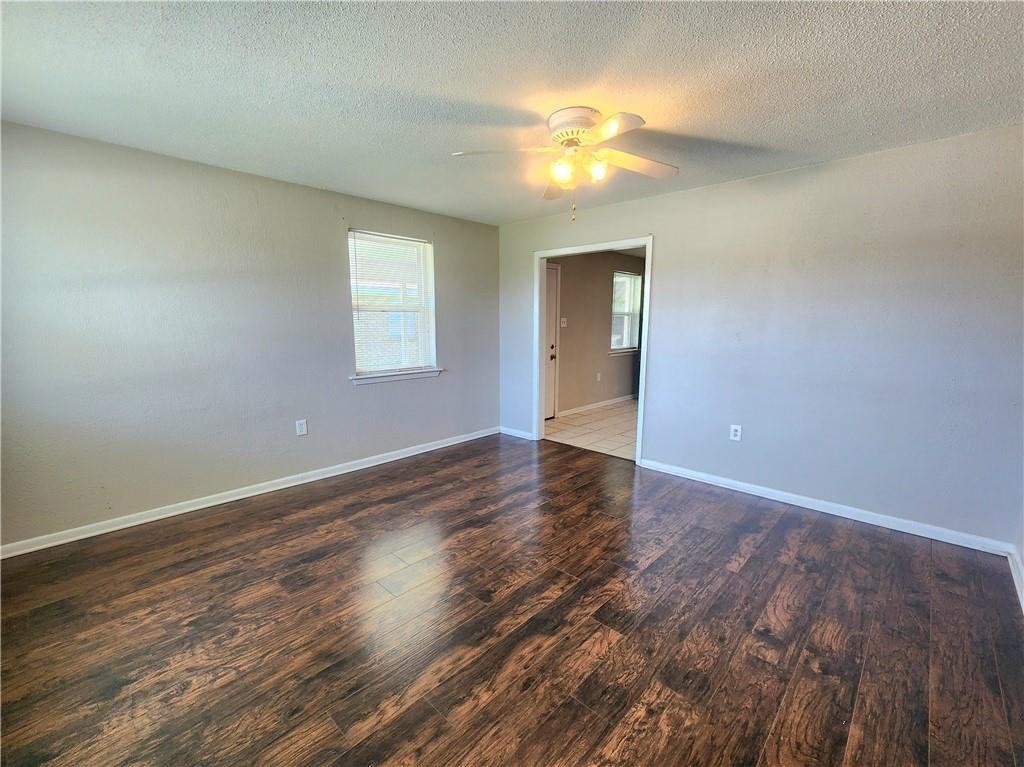 110 Zeta St ##B - Photo 3 of 17