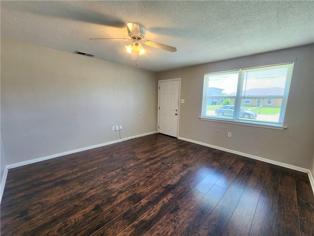 110 Zeta St ##B - Photo 4 of 17