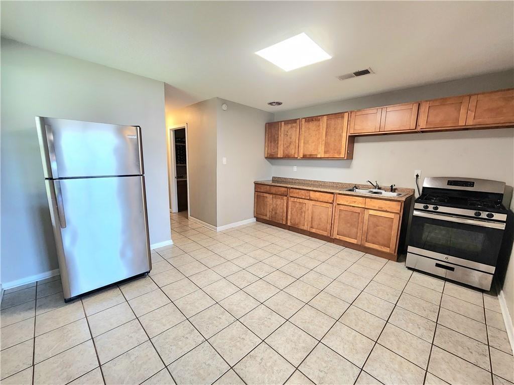 110 Zeta St ##B - Photo 6 of 17