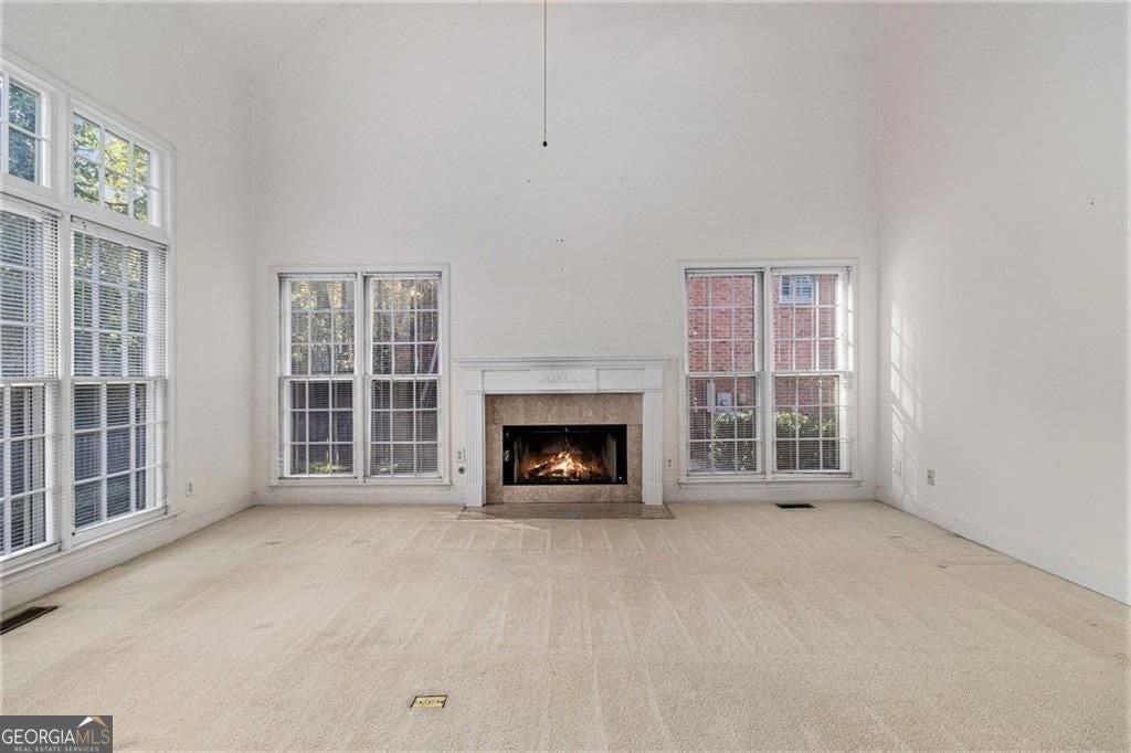 2653 Danforth Ln - Photo 5 of 30