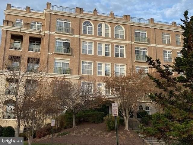 820 Belmont Bay Drive #301 - Photo 5 of 50