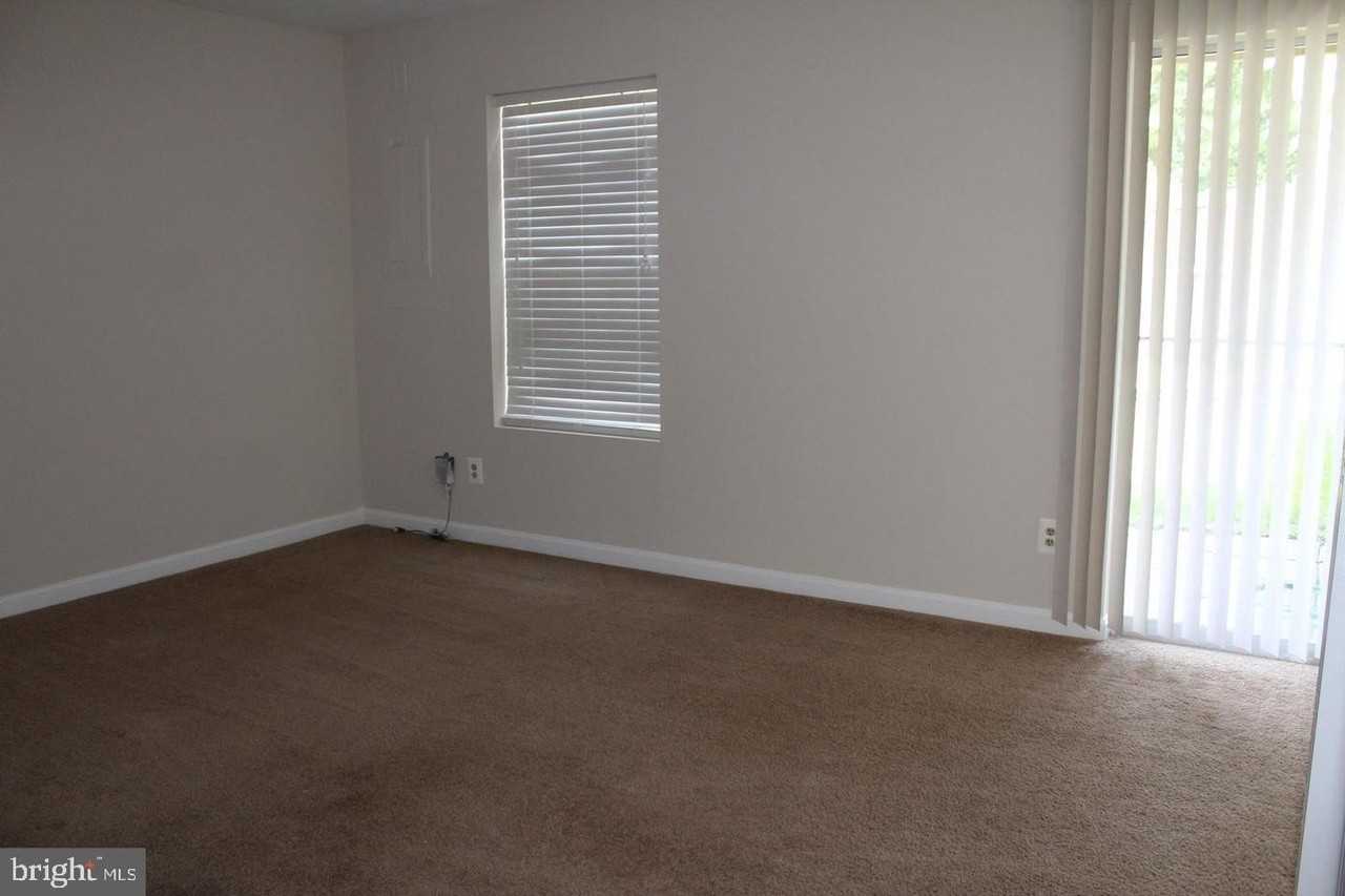 112 Bentley Ct - Photo 3 of 11