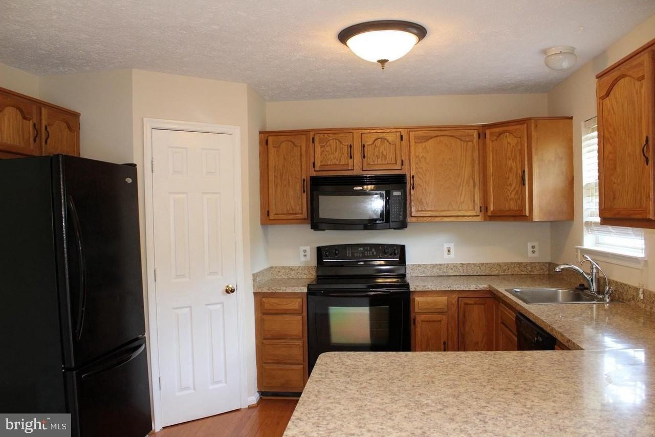 112 Bentley Ct - Photo 5 of 11