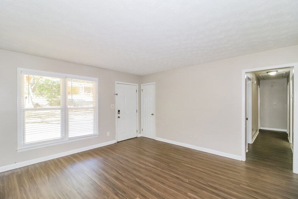 7006 Knollwood Dr - Photo 3 of 13