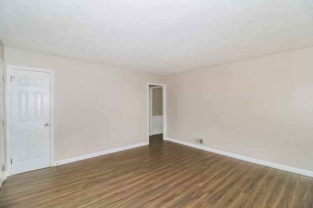 7006 Knollwood Dr - Photo 4 of 13