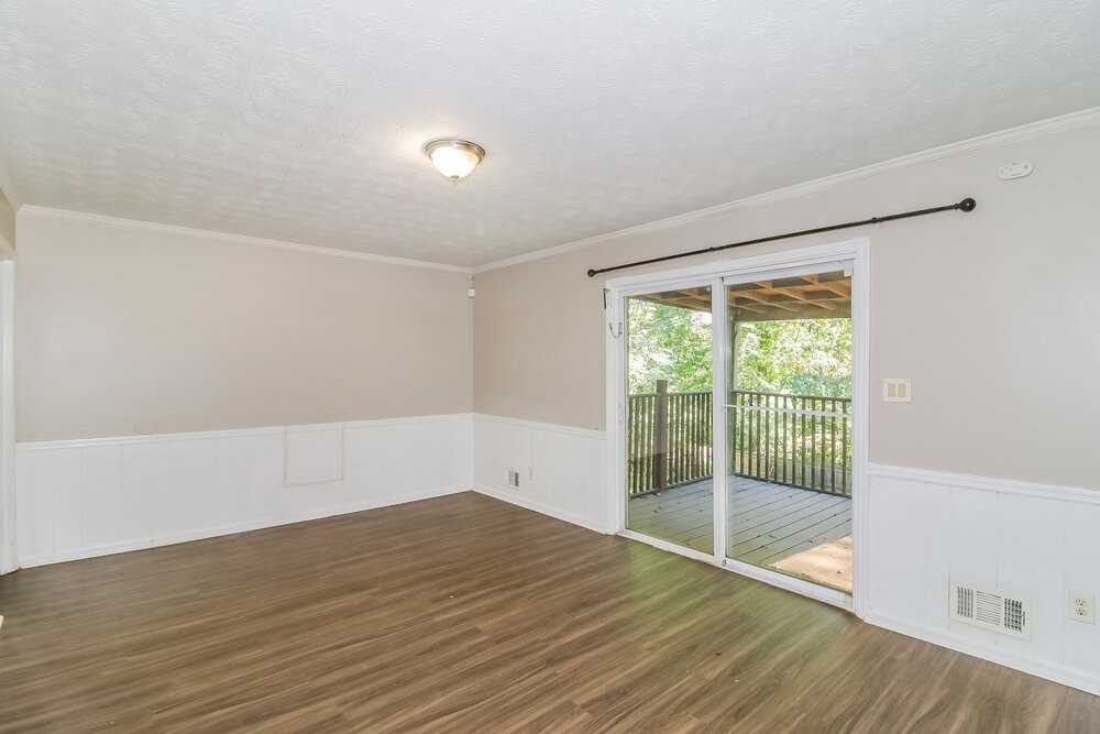 7006 Knollwood Dr - Photo 5 of 13